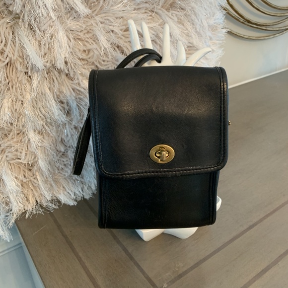 Coach Handbags - Vintage COACH Swingpack Scooter Bag